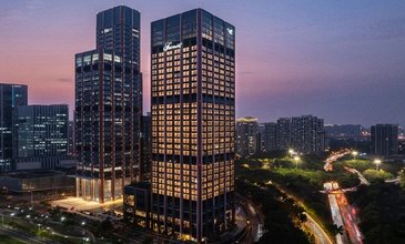 「天际藏馆 经典启航」厦门航空费尔蒙酒店典藏揭幕天阁酒吧 全面呈现奢华体验